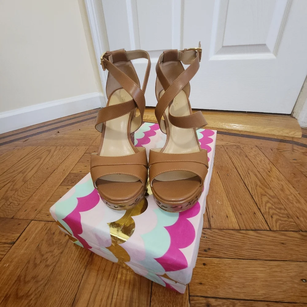 Michael Kors platform Sandals - Picture 3 of 7